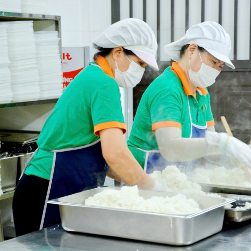 Năng lực phục vụ dịch vụ cung cấp suất ăn bán trú