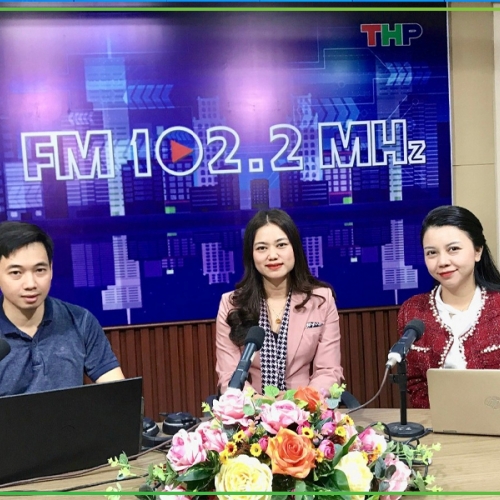 Phỏng vấn trực tiếp trên kênh FM 102.2 MHz