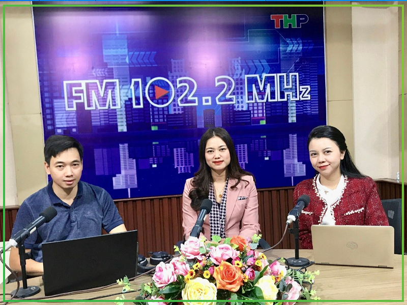 Phỏng vấn trực tiếp trên kênh FM 102.2 MHz