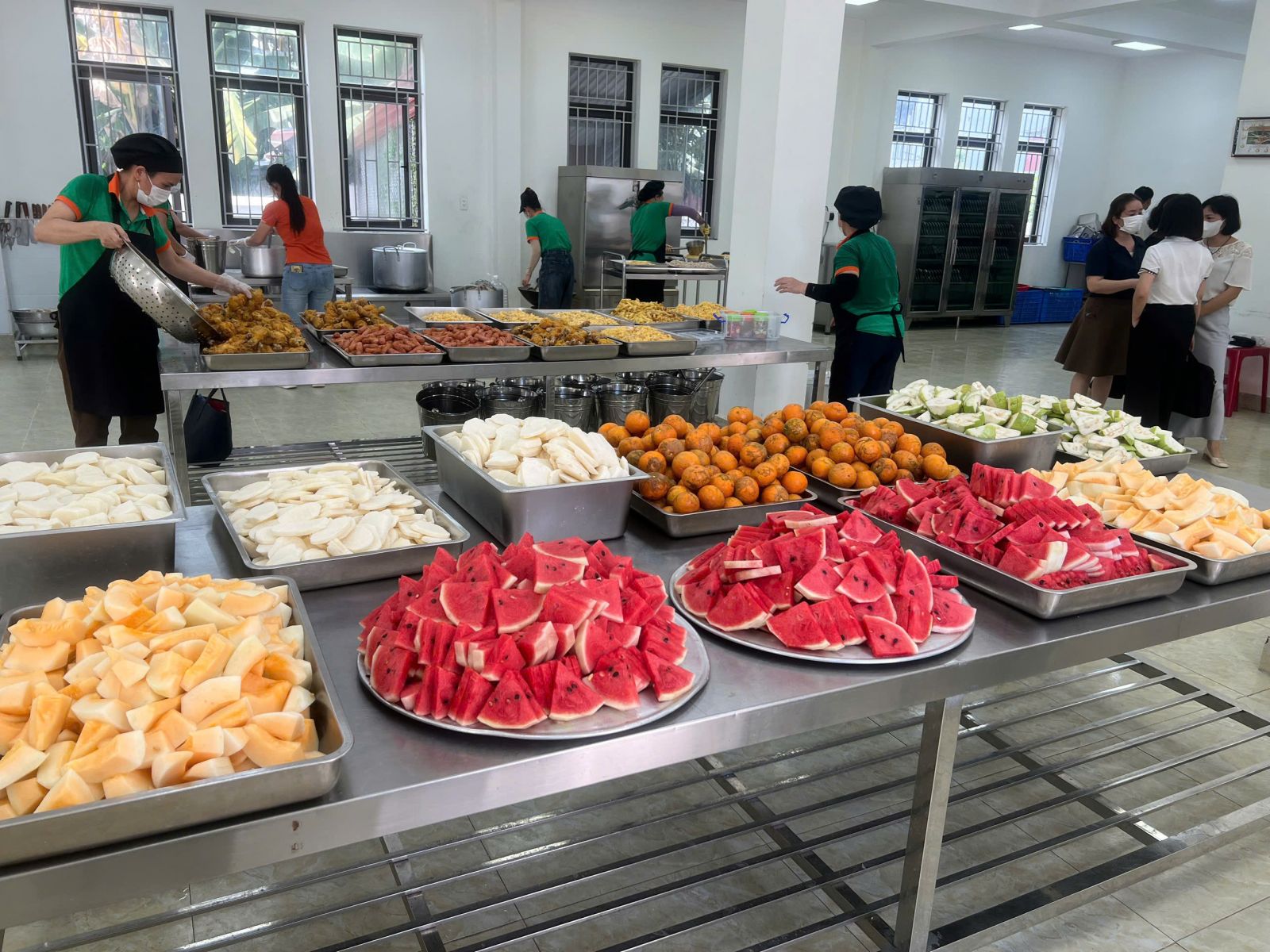 Trái cây tráng miệng tươi sạch