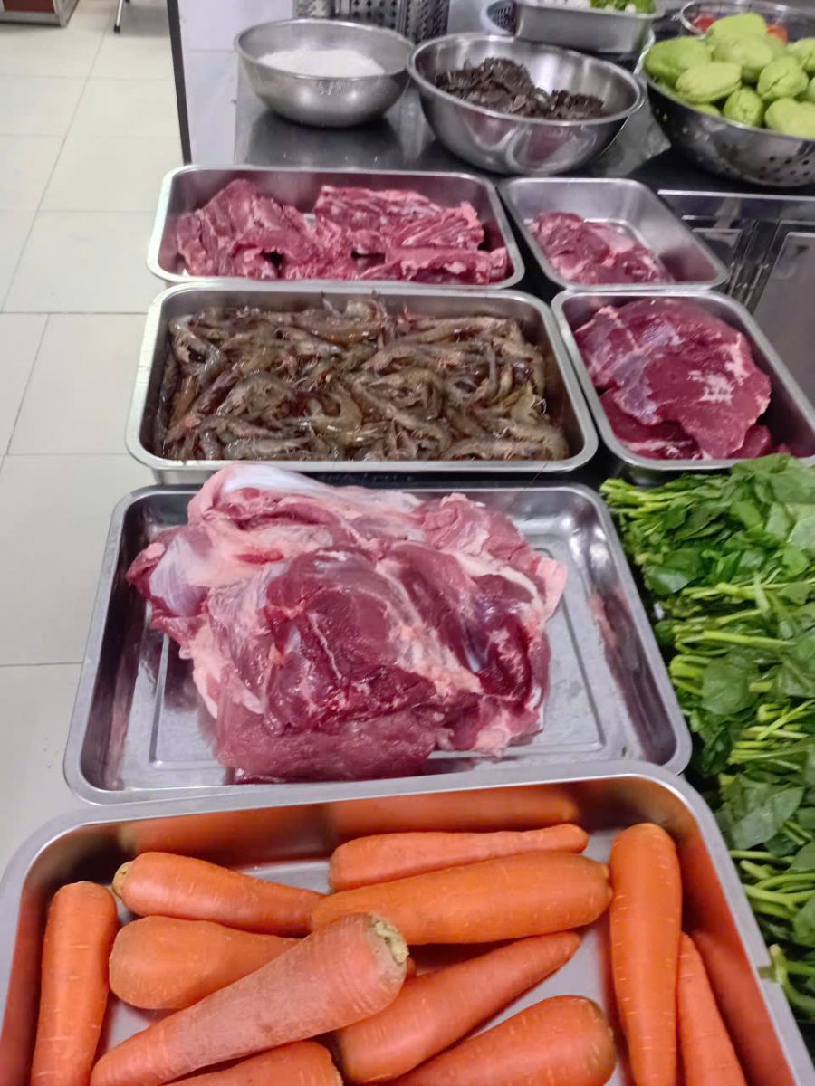 Canh nóng hổi đủ chất cho bé