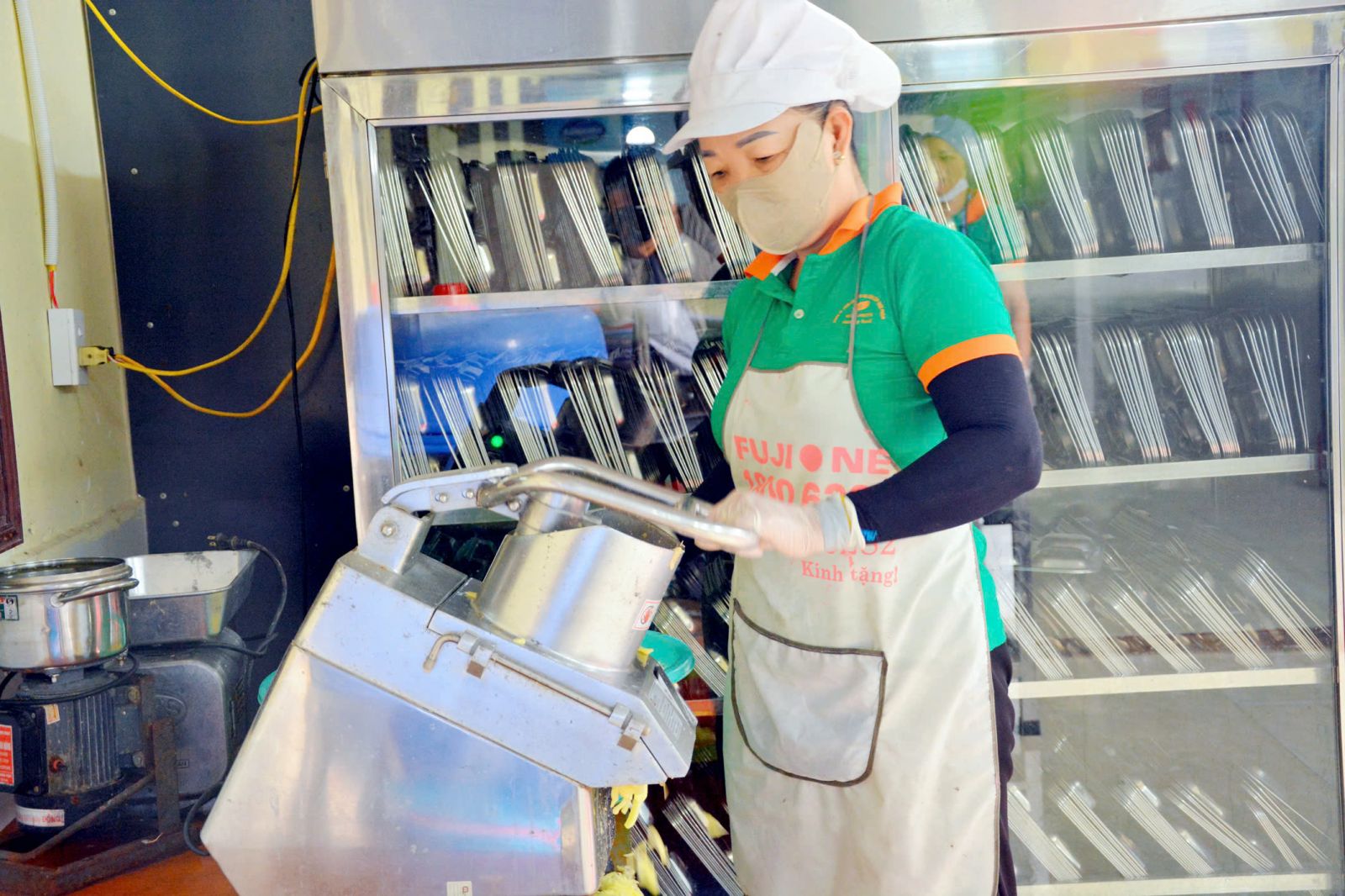 Khu vực thu gom và rửa khay bát tách biệt hoàn toàn
