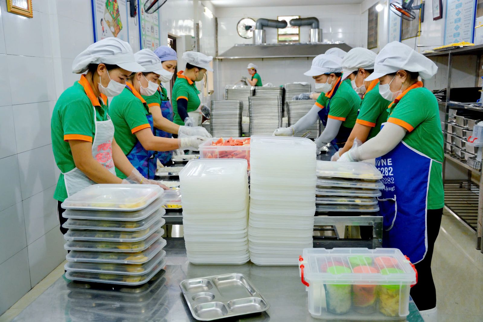 Quy trình vệ sinh công cụ dụng cụ tại bếp ăn New Green
